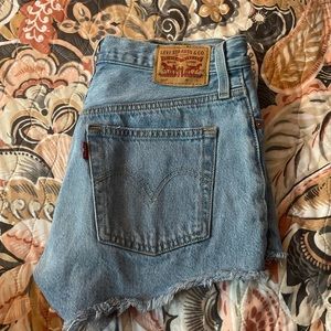 501 light wash Levi jean shorts